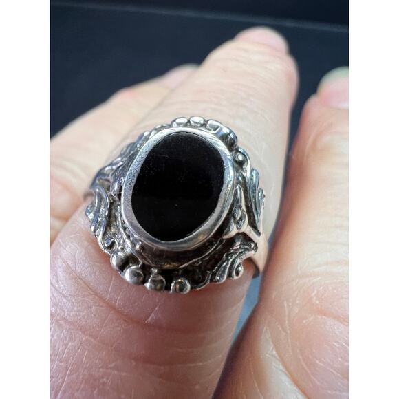 Vintage Sterling Silver Black Onyx Cocktail Ring, Ornate Bezel, Size 8 - Picture 16 of 16